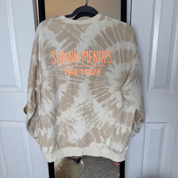 Shawn Mendes Tour Sweatshirt - Picture 5 of 6